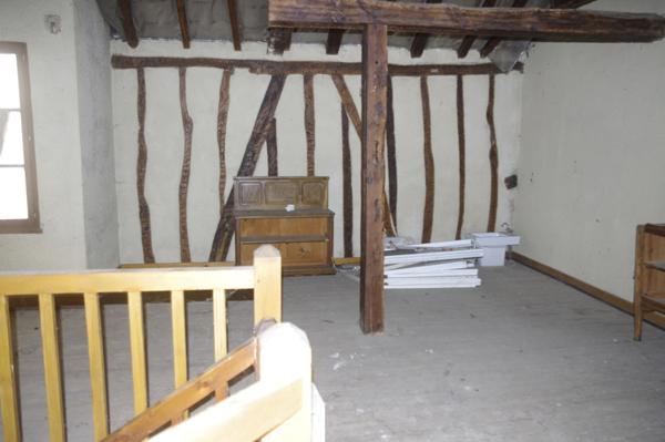 Immeuble en pierre à vendre VIC FEZENSAC (32) avec local commercial et logement à aménager