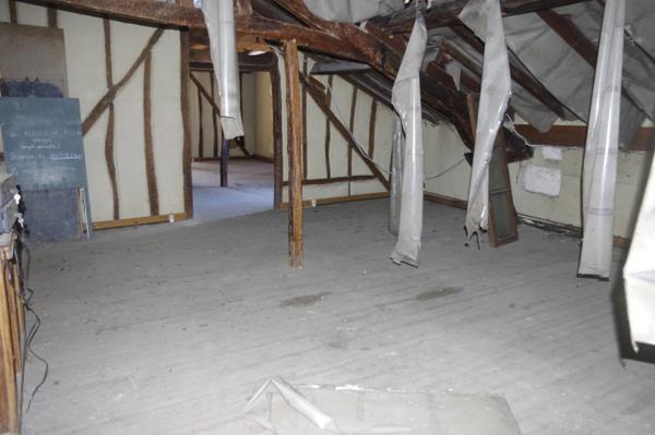 Immeuble en pierre à vendre VIC FEZENSAC (32) avec local commercial et logement à aménager