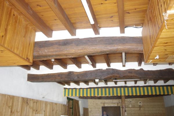 Immeuble en pierre à vendre VIC FEZENSAC (32) avec local commercial et logement à aménager