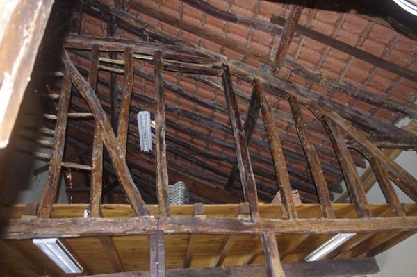 Immeuble en pierre à vendre VIC FEZENSAC (32) avec local commercial et logement à aménager