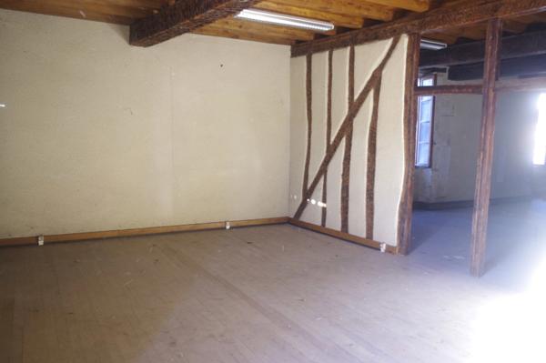 Immeuble en pierre à vendre VIC FEZENSAC (32) avec local commercial et logement à aménager