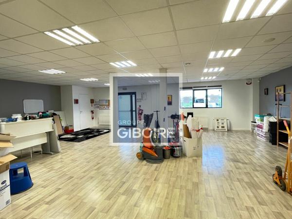 Local d'activites 150 m² à louer Périphérie Rennes (réf : 35.2373)