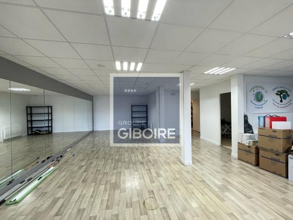 Local d'activites 150 m² à louer Périphérie Rennes (réf : 35.2373)
