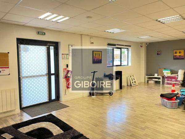 Local d'activites 150 m² à louer Périphérie Rennes (réf : 35.2373)