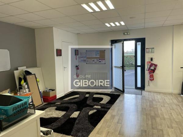 Local d'activites 150 m² à louer Périphérie Rennes (réf : 35.2373)