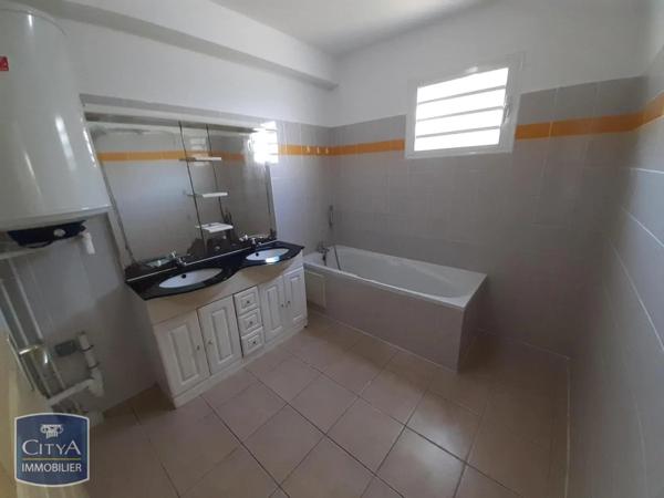 Appartement à louer 3 pièces 63.12m² Le Tampon (97430)
