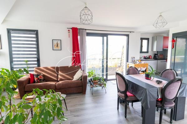 SUPERBE APPARTEMENT TRAVERSANT AVEC BALCONS