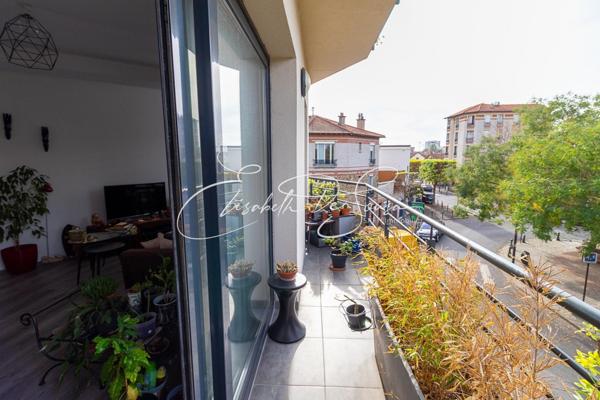 SUPERBE APPARTEMENT TRAVERSANT AVEC BALCONS