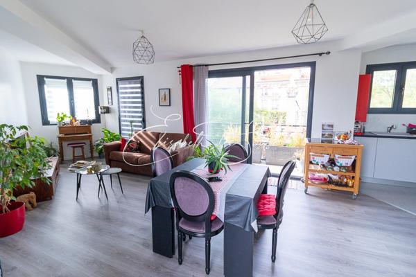 SUPERBE APPARTEMENT TRAVERSANT AVEC BALCONS