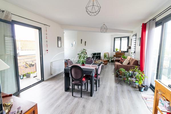 SUPERBE APPARTEMENT TRAVERSANT AVEC BALCONS