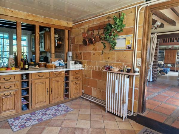 Découvrez cette propriété de caractère aux volumes généreux, idéale pour une grande famille, un projet de gîtes ou chambres d’hôtes, ou comme résidence secondaire. Située à 15 min de Houdan, sur le village de Cherisy et à moins de 45min de Paris, cette propriété est un havre de paix !

Implantée sur un terrain magnifiquement arboré et parfaitement entretenu, cette demeure de 11 pièces offre un potentiel remarquable et un cachet unique, tout en nécessitant quelques travaux de rafraîchissement pour révéler pleinement son charme.

Au rez-de-chaussée :
Un très beau salon central cathédrale, baigné de lumière, avec une belle hauteur sous plafond et sa grande cheminée avec insert, donne sur  une salle à manger attenante d’environ 23 m², qui s’ouvre sur une vaste véranda lumineuse, offrant une vue dégagée sur le jardin et un accès direct à une grande terrasse d’environ 40 m².
    • Aile droite : deux chambres, avec leurs salles de bain et WC privatifs, ainsi qu’un bureau pouvant servir de 3ème chambre.
    • Aile gauche : une grande cuisine, avec son arrière-cuisine, et un accès à une surprenante cave, ainsi qu’un atelier pouvant facilement être transformé en bureau spacieux ou espace professionnel (d'environ 25m2).

À l’étage :
    • Aile droite : une grande mezzanine surplombant le salon, agrémentée d’une magnifique cheminée avec insert, actuellement aménagée en salle de billard. Un couloir dessert ensuite deux grandes chambres, une salle de bain et un WC.
    • Aile gauche : deux grandes chambres supplémentaires (22m2 et 28m2), une salle d’eau attenante, deux pièces de rangement et un WC indépendant.

Extérieurs et annexes :
Avec ces 2 façades très différentes, vous retrouvez 2 ambiances. Côté jardin, une façade restée au naturel avec sa vigne vierge et côté entrée de la propriété, une façade joliment refaite pour un bel effet pierre.
Une dépendance complète l’ensemble, comprenant trois chambres froides, des espaces de stockage ainsi qu’un très grand garage motorisé d’environ 30 m².

Prestations techniques :
    • Pompe à chaleur récente (2023)
    • Chauffe-eaux thermodynamiques
    • Volets roulants 
    • Fibre optique (idéal télétravail)
    • Raccordement au tout-à-l’égout
    • Très bon DPE : C / GES : A

Les atouts :
Très beaux volumes, nombreuses possibilités d’aménagement, environnement paisible et verdoyant… une propriété rare sur le marché, parfaite pour concrétiser vos projets de vie ou d’accueil.

À découvrir sans tarder.
