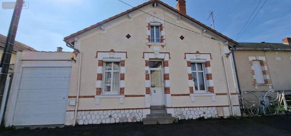 Maison de ville à vendre à Thouars dans les Deux-Sèvres (79100), ref : 79079-54
