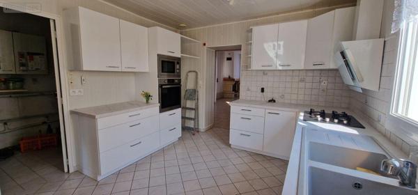 Maison de ville à vendre à Thouars dans les Deux-Sèvres (79100), ref : 79079-54