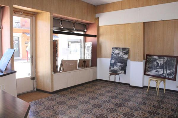 2 immeubles Ensemble immobilier avec plus de 830 m² exploitables. Fort potentiel de rentabilité
