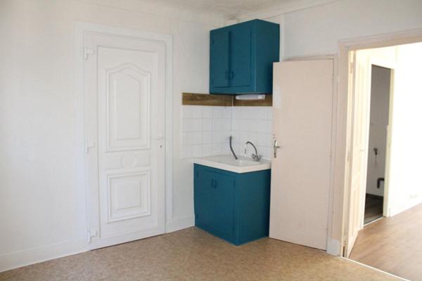 2 immeubles Ensemble immobilier avec plus de 830 m² exploitables. Fort potentiel de rentabilité