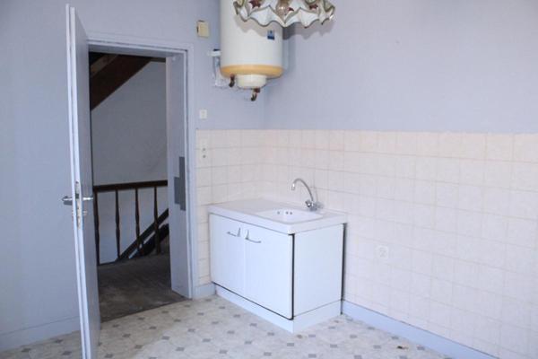 2 immeubles Ensemble immobilier avec plus de 830 m² exploitables. Fort potentiel de rentabilité