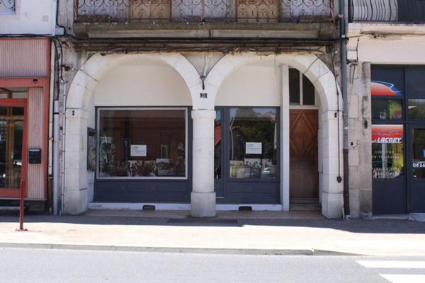 2 immeubles Ensemble immobilier avec plus de 830 m² exploitables. Fort potentiel de rentabilité