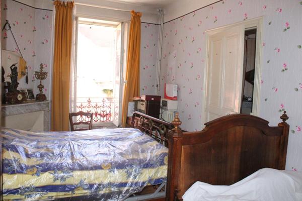 2 immeubles Ensemble immobilier avec plus de 830 m² exploitables. Fort potentiel de rentabilité
