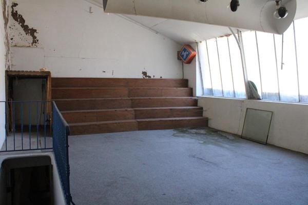 2 immeubles Ensemble immobilier avec plus de 830 m² exploitables. Fort potentiel de rentabilité