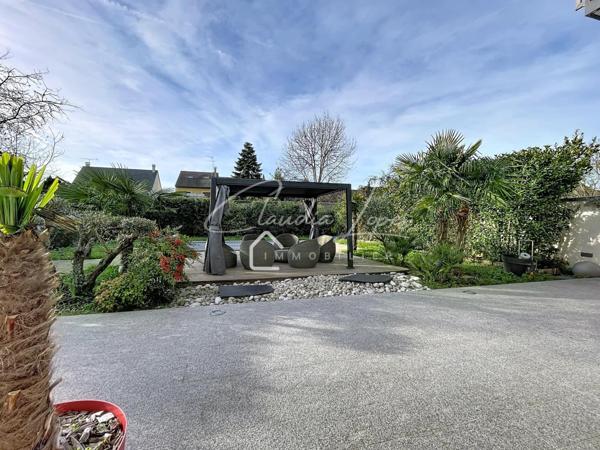 PROPRIÉTÉ  D'EXCEPTION 368 M² UTILES SUR UNE PARCELLE DE 744M²