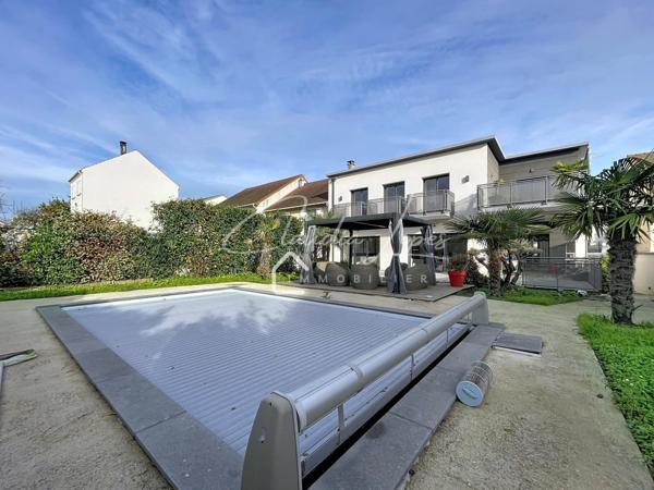 PROPRIÉTÉ  D'EXCEPTION 368 M² UTILES SUR UNE PARCELLE DE 744M²