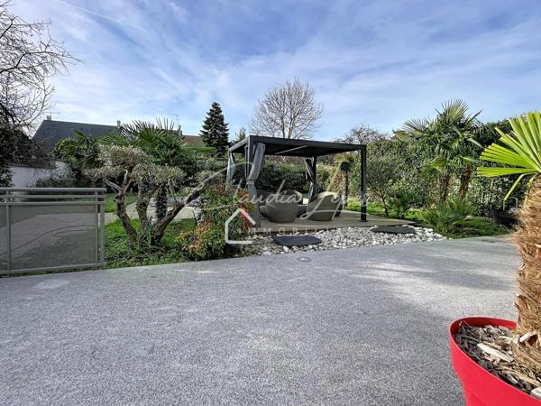 PROPRIÉTÉ  D'EXCEPTION 368 M² UTILES SUR UNE PARCELLE DE 744M²