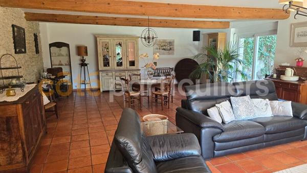 Vente
                Maison233,97 m² - 8 Pièces -
                    CARCASSONNE (11000)