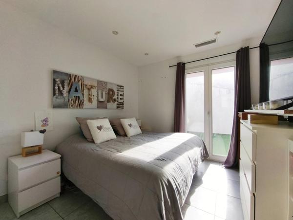 Villa de plain-pied avec piscine et prestations soignées