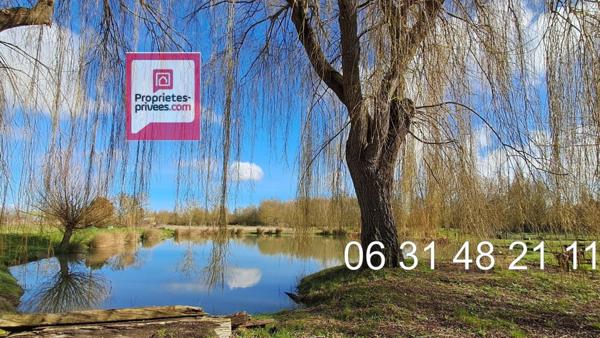 SUPERBE MAISON SUR SOUS SOL   HANGAR  TERRAIN  AVEC PLAN D'EAU