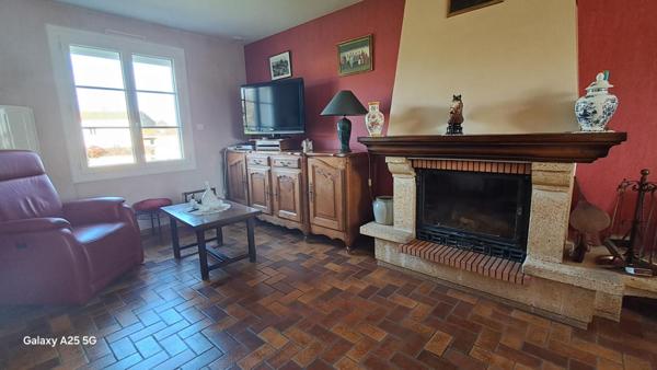 SUPERBE MAISON SUR SOUS SOL   HANGAR  TERRAIN  AVEC PLAN D'EAU