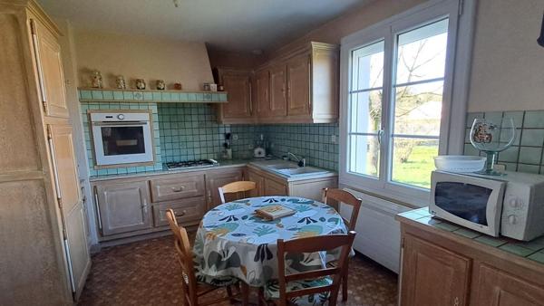 SUPERBE MAISON SUR SOUS SOL   HANGAR  TERRAIN  AVEC PLAN D'EAU