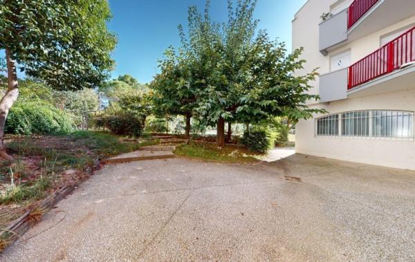 Vente Local commercial loué poss lib Saint-mathieu-de-treviers   