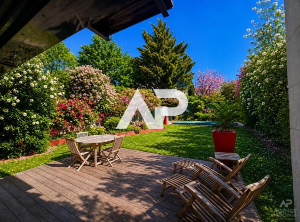 Maison Suresnes 6 pièce(s) 226.50 m2 1 350 000 € **  - Référence  20146
