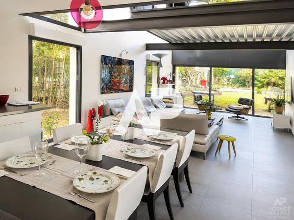 Maison Suresnes 6 pièce(s) 226.50 m2 1 350 000 € **  - Référence  20146
