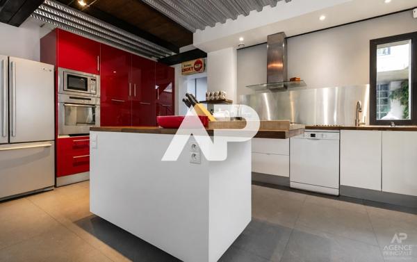 Maison Suresnes 6 pièce(s) 226.50 m2 1 350 000 € **  - Référence  20146