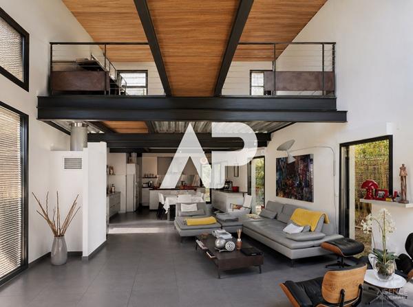 Maison Suresnes 6 pièce(s) 226.50 m2 1 350 000 € **  - Référence  20146