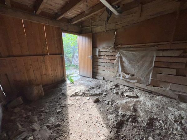 Maison de village au calme avec beau terrain et dépendances