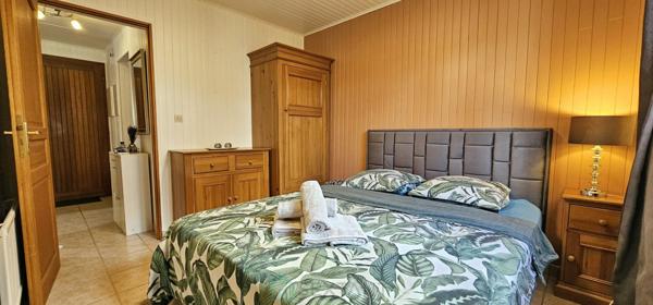 Dans un cadre idyllique et relaxant, superbe chalet de 92 m² en parfait état, offrant confort, modernité et de très belles prestations.
