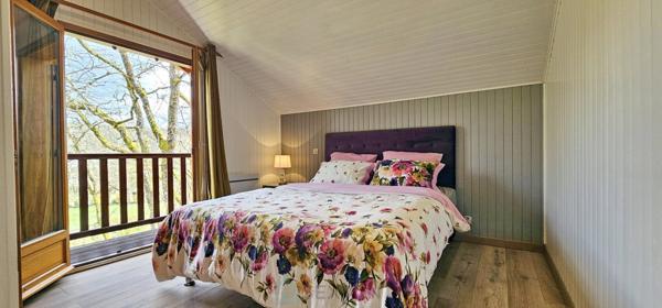 Dans un cadre idyllique et relaxant, superbe chalet de 92 m² en parfait état, offrant confort, modernité et de très belles prestations.