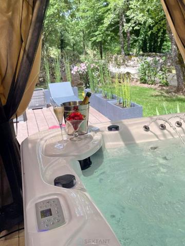 Dans un cadre idyllique et relaxant, superbe chalet de 92 m² en parfait état, offrant confort, modernité et de très belles prestations.