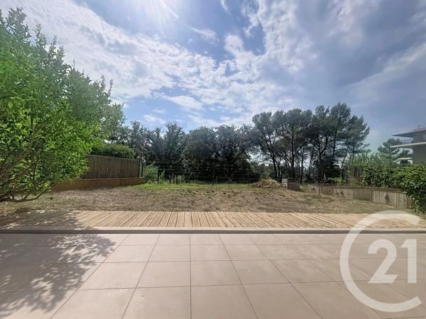 Appartement T3 à vendre  3 pièces - 70 m 2   FREJUS  - 83