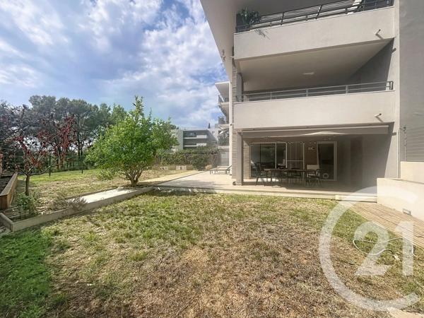 Appartement T3 à vendre  3 pièces - 70 m 2   FREJUS  - 83