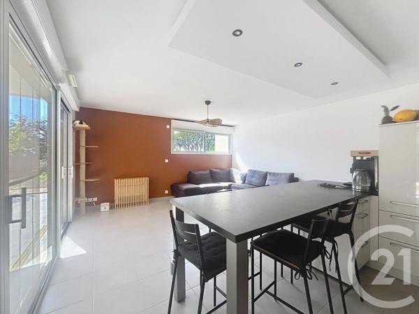Appartement T3 à vendre  3 pièces - 70 m 2   FREJUS  - 83