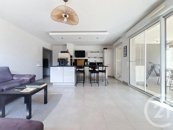 Appartement T3 à vendre  3 pièces - 70 m 2   FREJUS  - 83