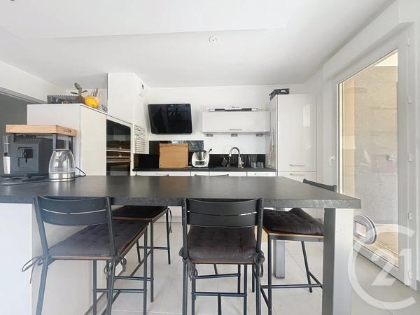 Appartement T3 à vendre  3 pièces - 70 m 2   FREJUS  - 83