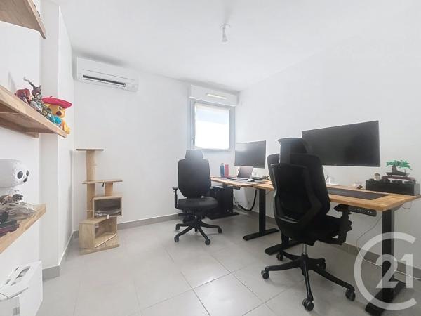 Appartement T3 à vendre  3 pièces - 70 m 2   FREJUS  - 83