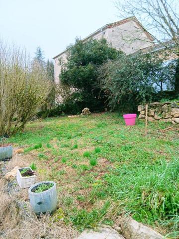 Cahors 46000 à 10 minutes, grande maison avec jardin et piscine