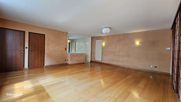 APPARTEMENT AVEC TERRASSE PROCHE BRECHE