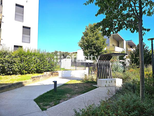 Appartement
         4 pièces
        - 89 m² Bien prestige 530 000 € *