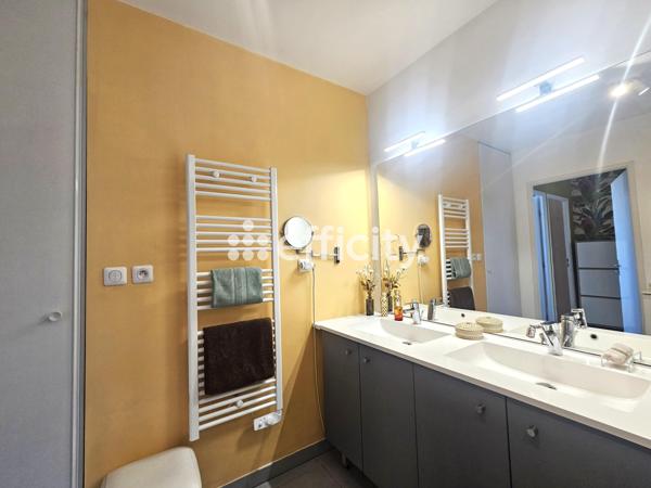 Appartement
         4 pièces
        - 89 m² Bien prestige 530 000 € *